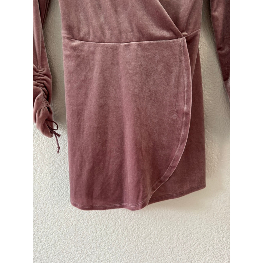 Urban Outfitters Pink Velvet Wrap Romper Soft Girl Ruched Sleeve Mini XS EUC - Picture 7 of 9